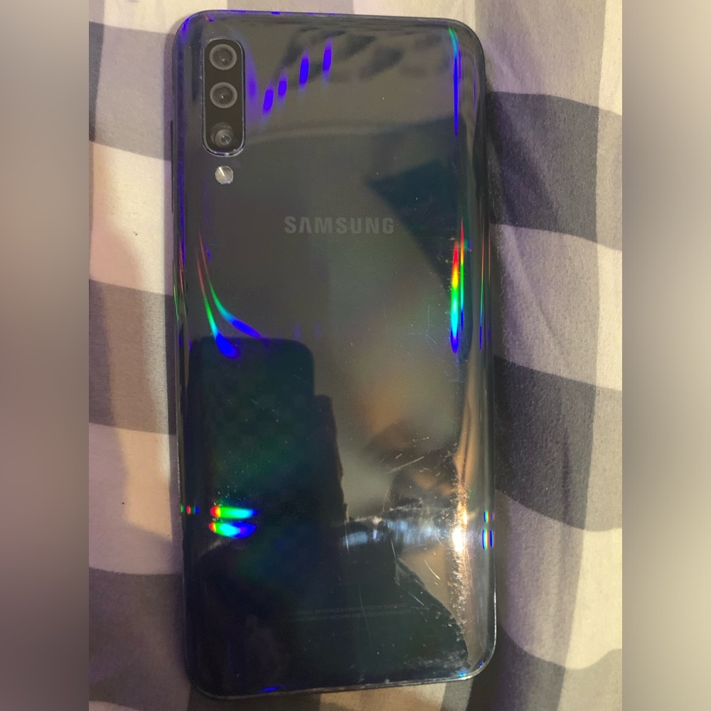 Samsung Galaxy A50 (BROKEN)